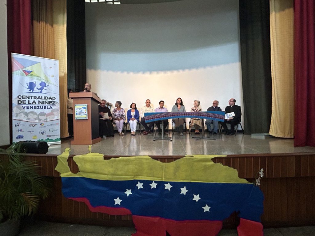 photo_5109494065887554598_y