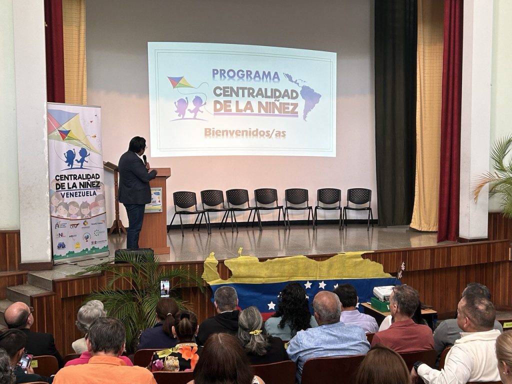 photo_5109494065887554599_y