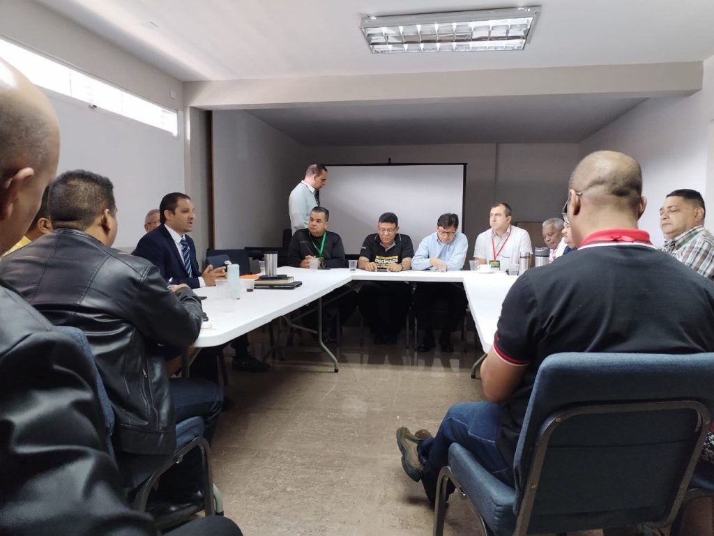 photo_5139061651545370792_y